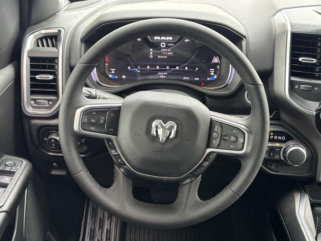 RAM 1500 Big Horn Crew Cab 4WD 2026