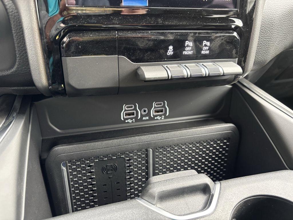 RAM 1500 Big Horn Crew Cab 4WD 2026