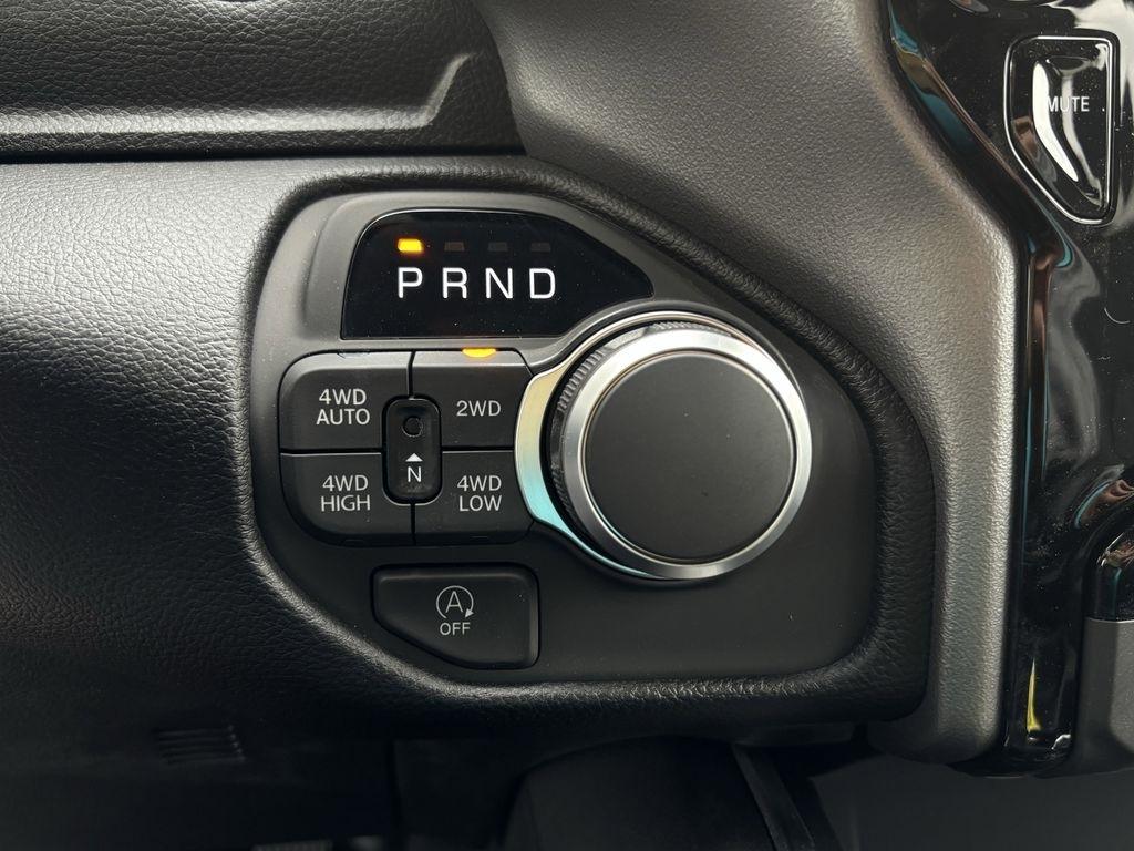 RAM 1500 Big Horn Crew Cab 4WD 2026