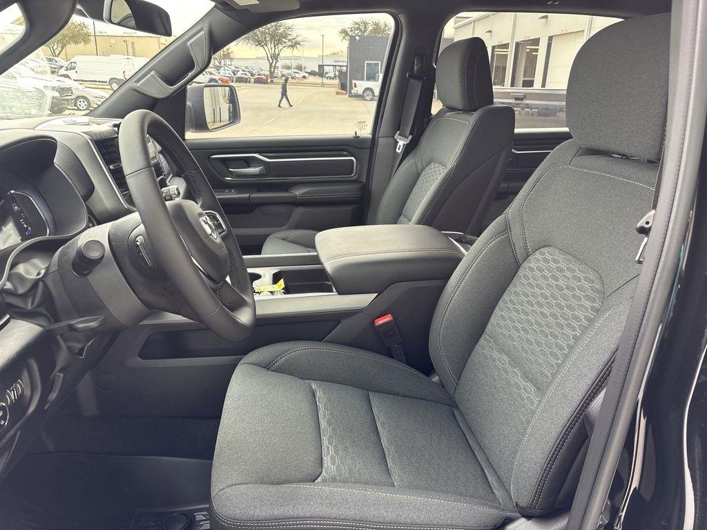 RAM 1500 Big Horn Crew Cab 4WD 2026