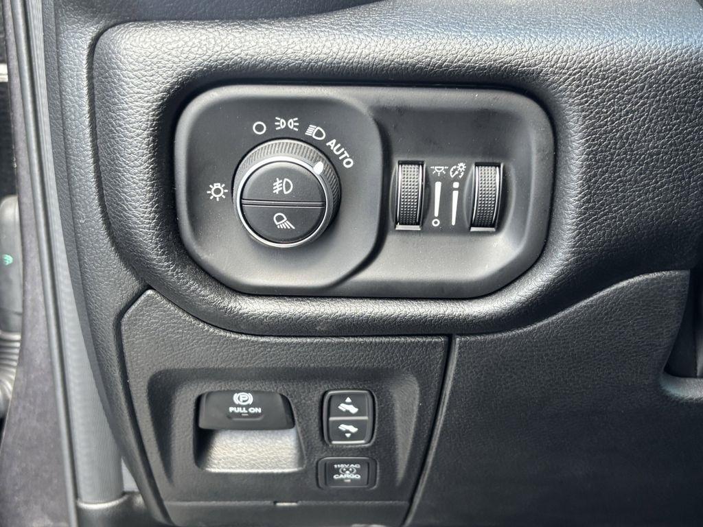 RAM 1500 Lone Star Crew Cab SB 2WD 2026