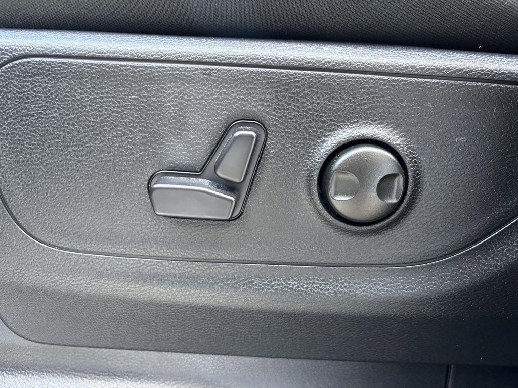 RAM 1500 Lone Star Crew Cab SB 2WD 2026