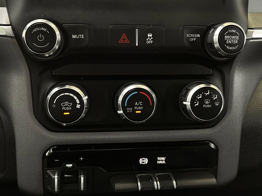 RAM 3500 Big Horn Crew Cab LWB 4WD DRW 2024