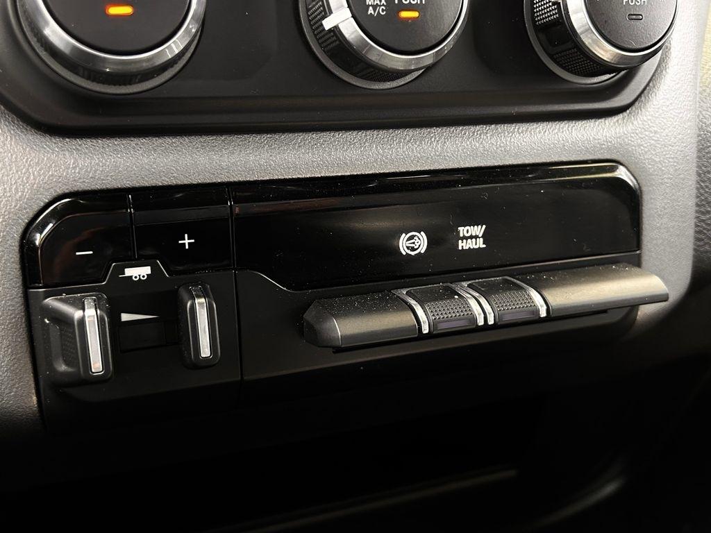 RAM 3500 Big Horn Crew Cab LWB 4WD DRW 2024