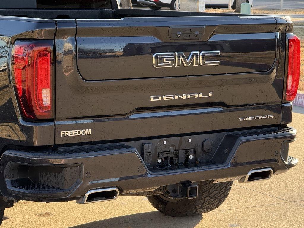 GMC Sierra 1500 Denali Ultimate Crew Cab 4WD 2023