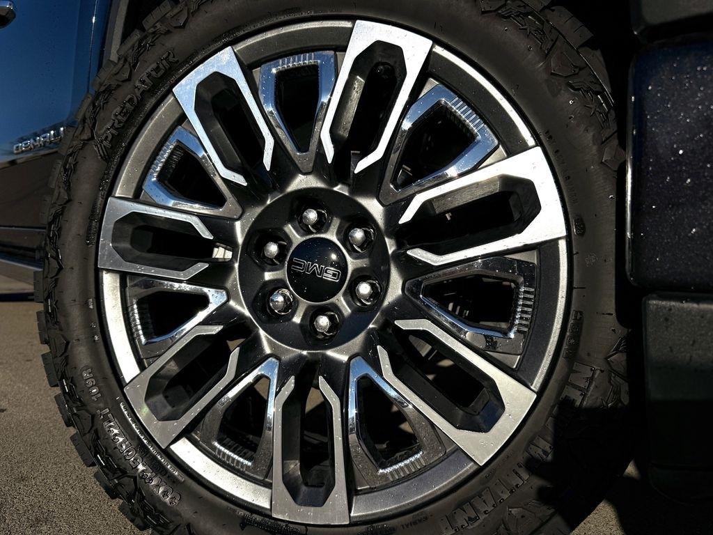 GMC Sierra 1500 Denali Ultimate Crew Cab 4WD 2023