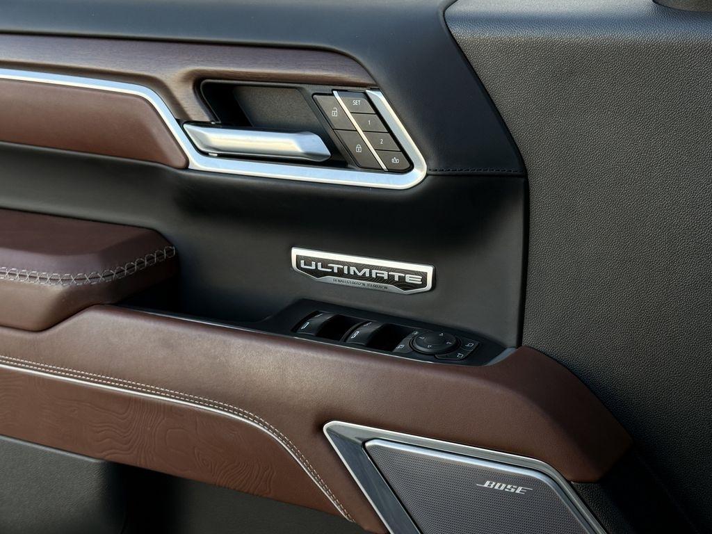 GMC Sierra 1500 Denali Ultimate Crew Cab 4WD 2023