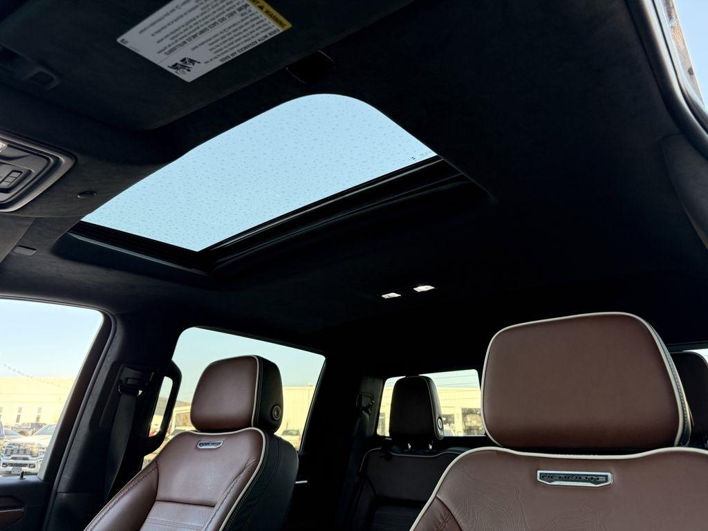 GMC Sierra 1500 Denali Ultimate Crew Cab 4WD 2023