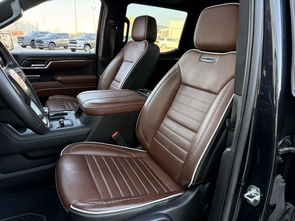 GMC Sierra 1500 Denali Ultimate Crew Cab 4WD 2023