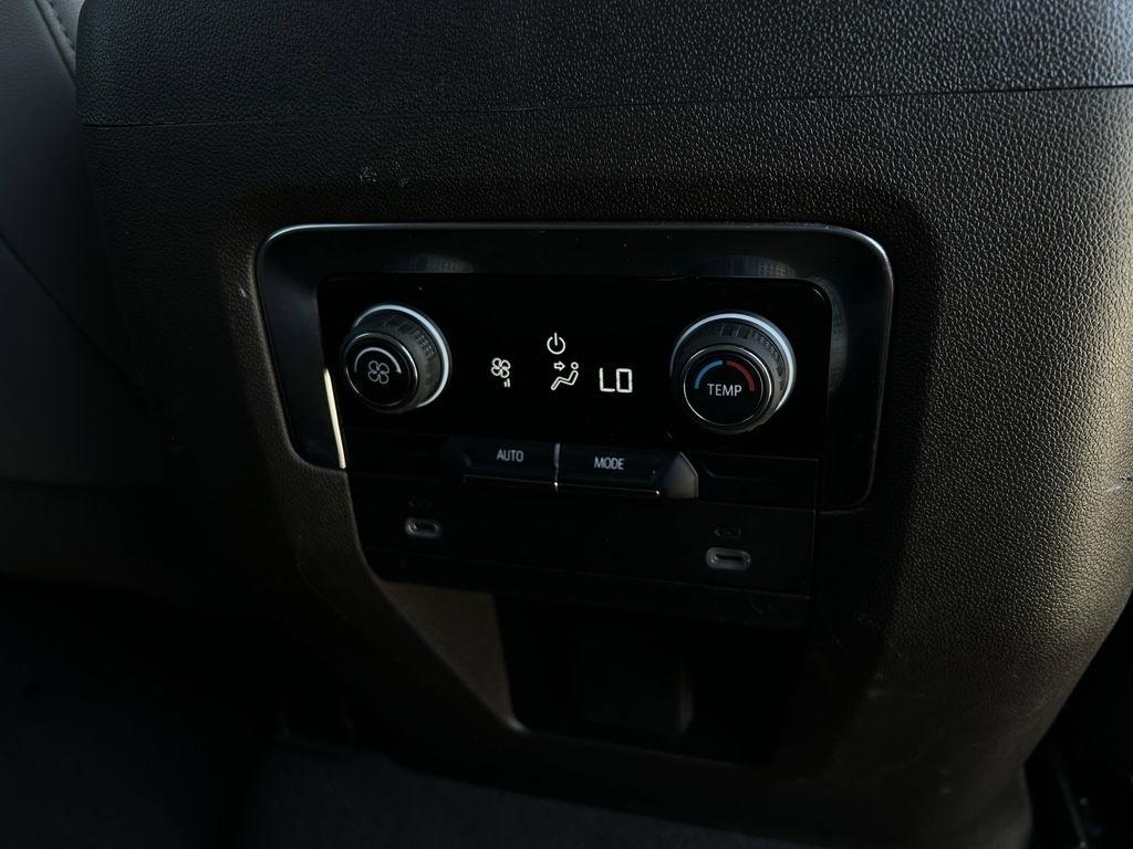 Chevrolet Suburban LT 2WD 2024