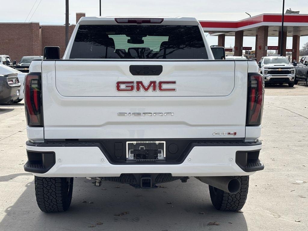 GMC Sierra 2500HD AT4 Crew Cab 4WD 2025