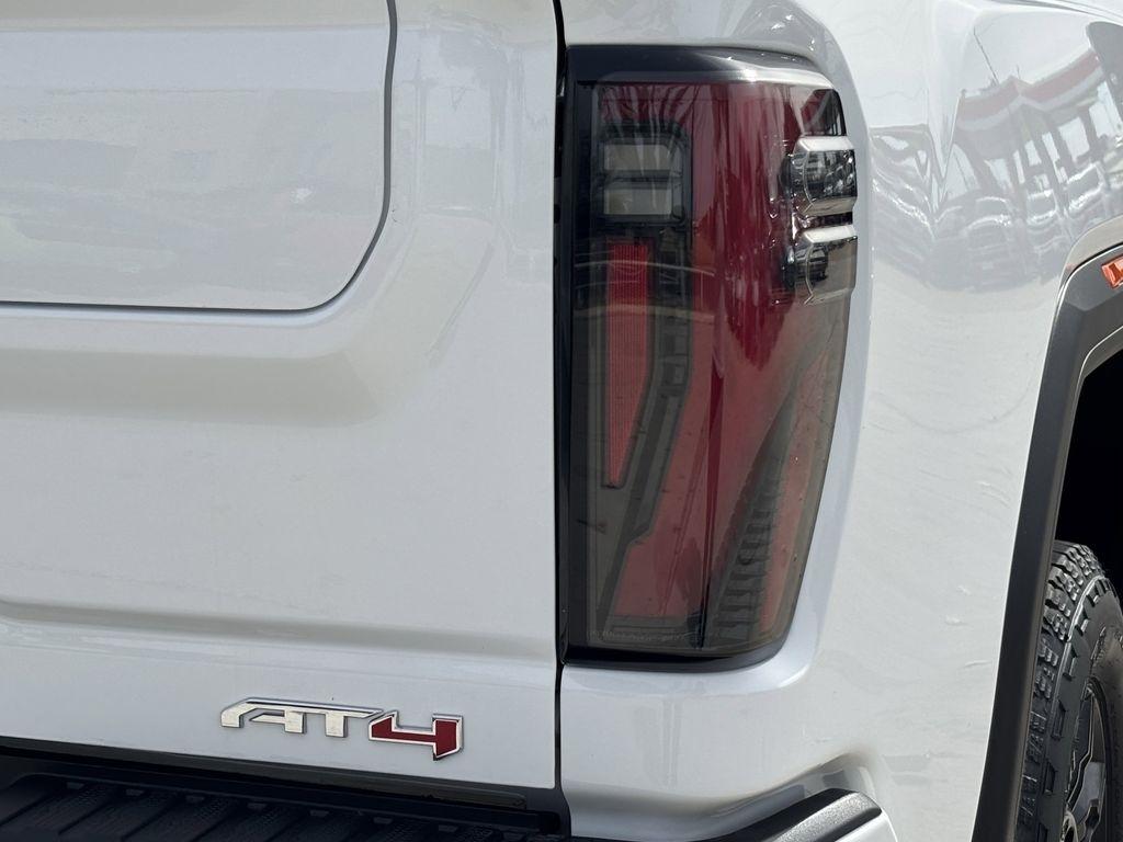 GMC Sierra 2500HD AT4 Crew Cab 4WD 2025