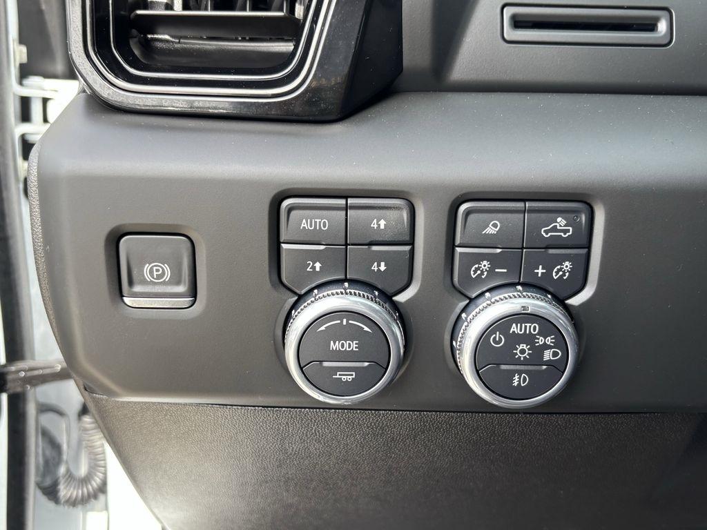 GMC Sierra 2500HD AT4 Crew Cab 4WD 2025