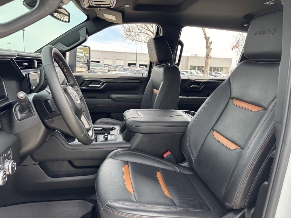 GMC Sierra 2500HD AT4 Crew Cab 4WD 2025