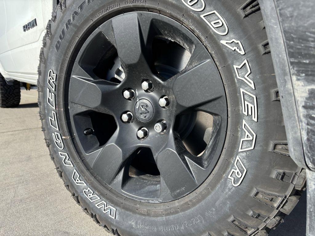 RAM 1500 Tradesman Crew Cab SWB 4WD 2026