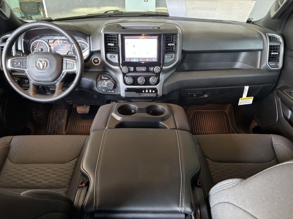 RAM 1500 Tradesman Crew Cab SWB 4WD 2026