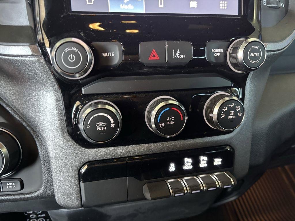 RAM 1500 Tradesman Crew Cab SWB 4WD 2026