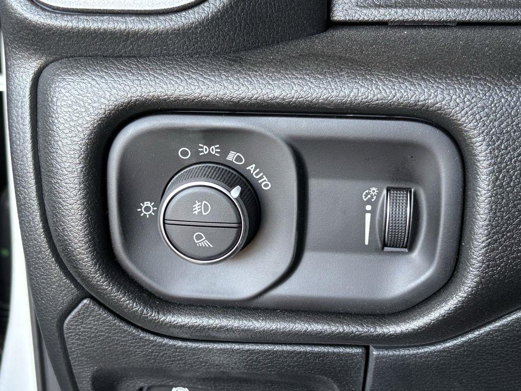 RAM 1500 Tradesman Crew Cab SWB 4WD 2026