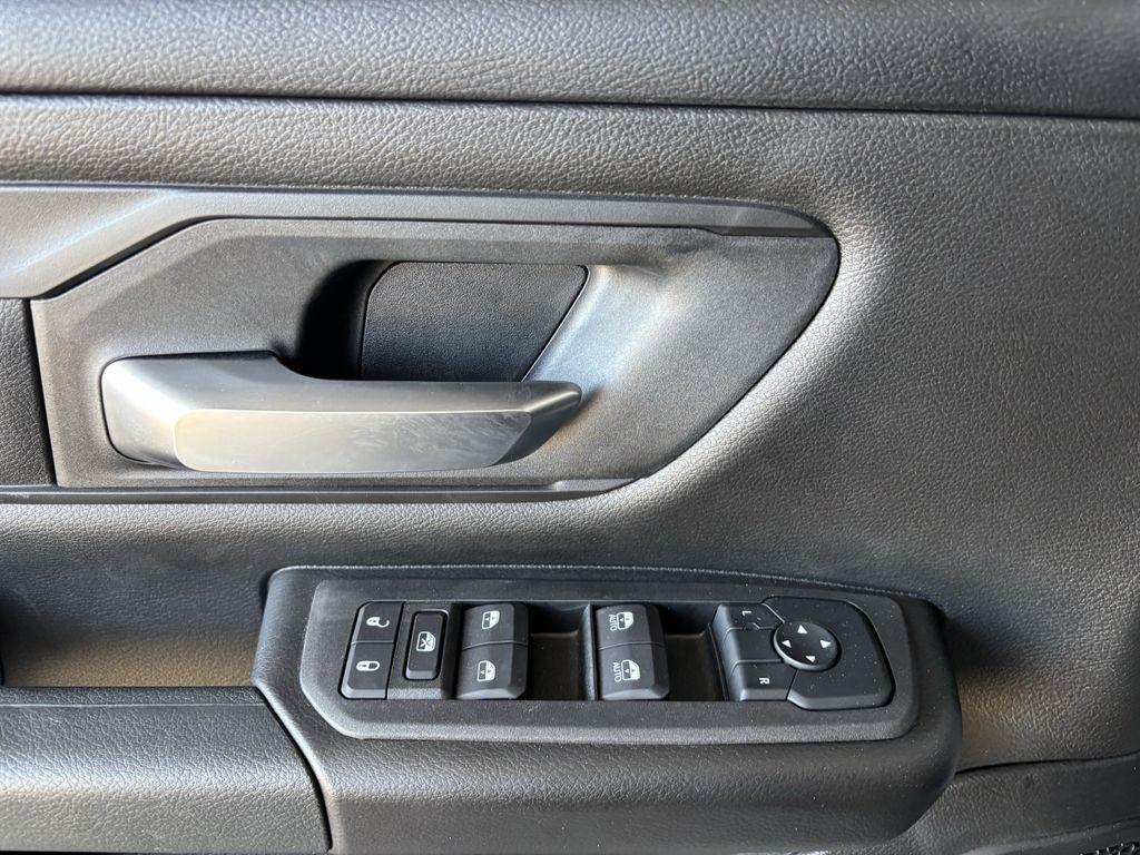 RAM 1500 Tradesman Crew Cab SWB 4WD 2026