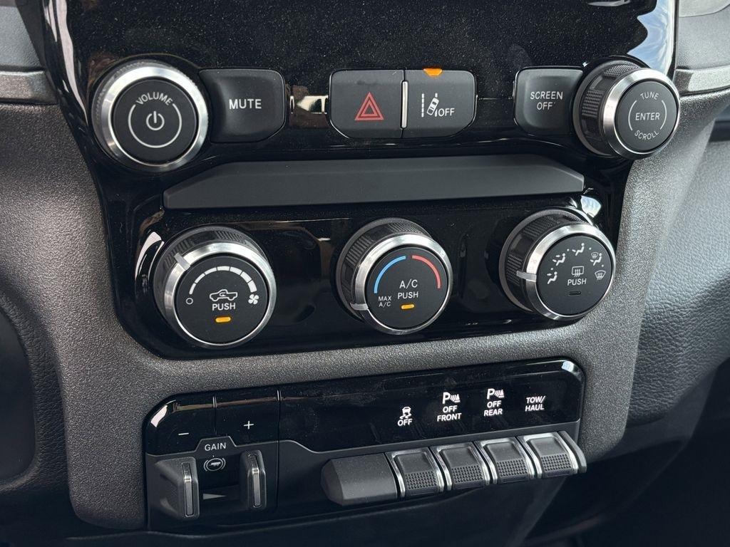 RAM 1500 Tradesman Crew Cab SWB 2WD 2026