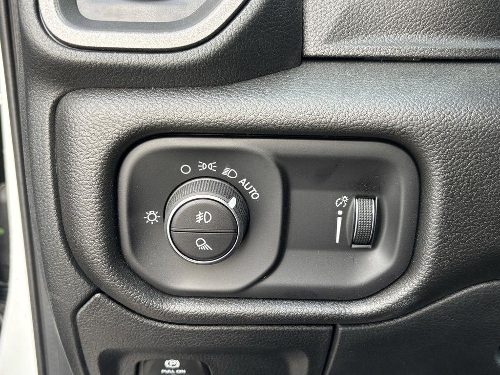 RAM 1500 Tradesman Crew Cab SWB 2WD 2026