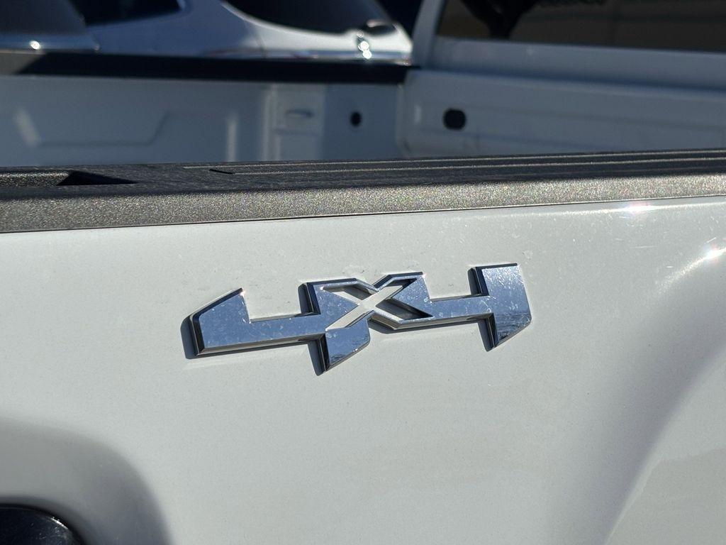 GMC Sierra 2500HD Pro Double Cab 4WD SB 2024