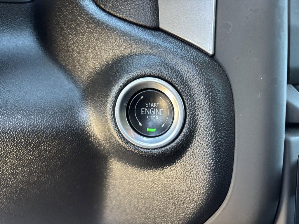 GMC Sierra 2500HD Pro Double Cab 4WD SB 2024