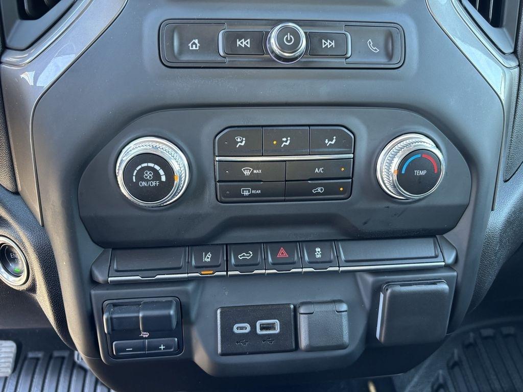 GMC Sierra 2500HD Pro Double Cab 4WD SB 2024