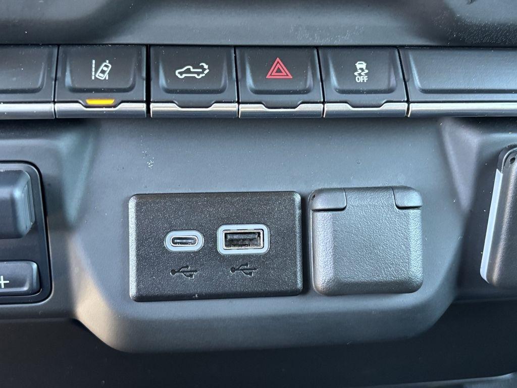 GMC Sierra 2500HD Pro Double Cab 4WD SB 2024