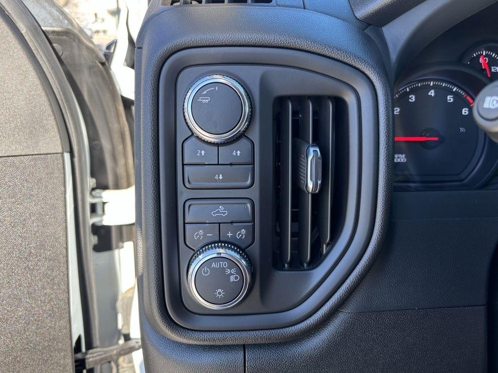 GMC Sierra 2500HD Pro Double Cab 4WD SB 2024