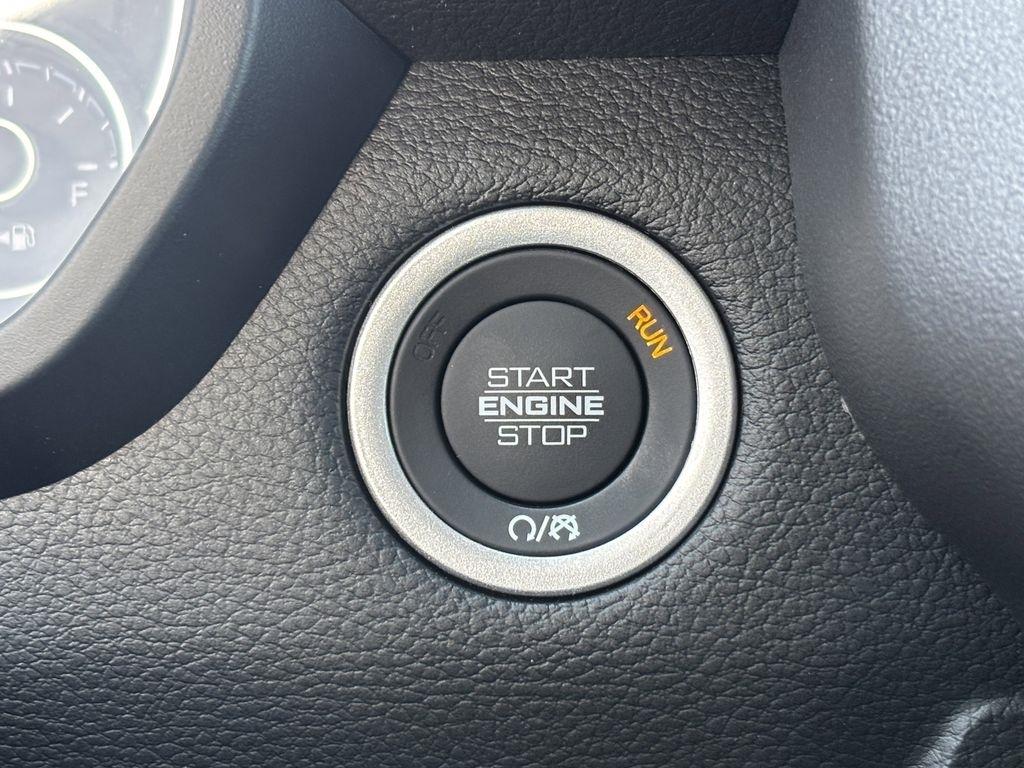 RAM 1500 Big Horn Crew Cab SWB 4WD 2025