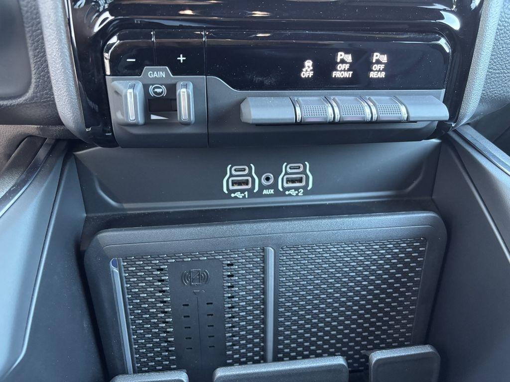 RAM 1500 Big Horn Crew Cab SWB 4WD 2025