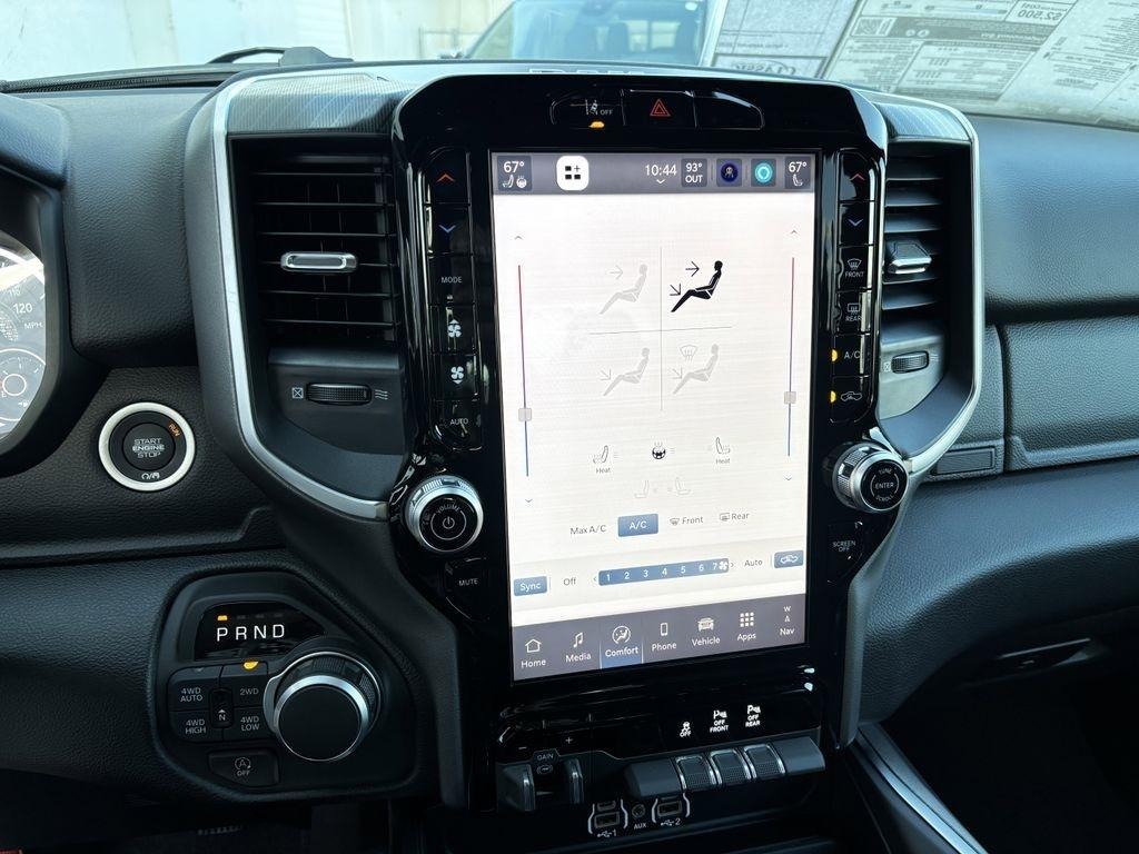 RAM 1500 Big Horn Crew Cab SWB 4WD 2025