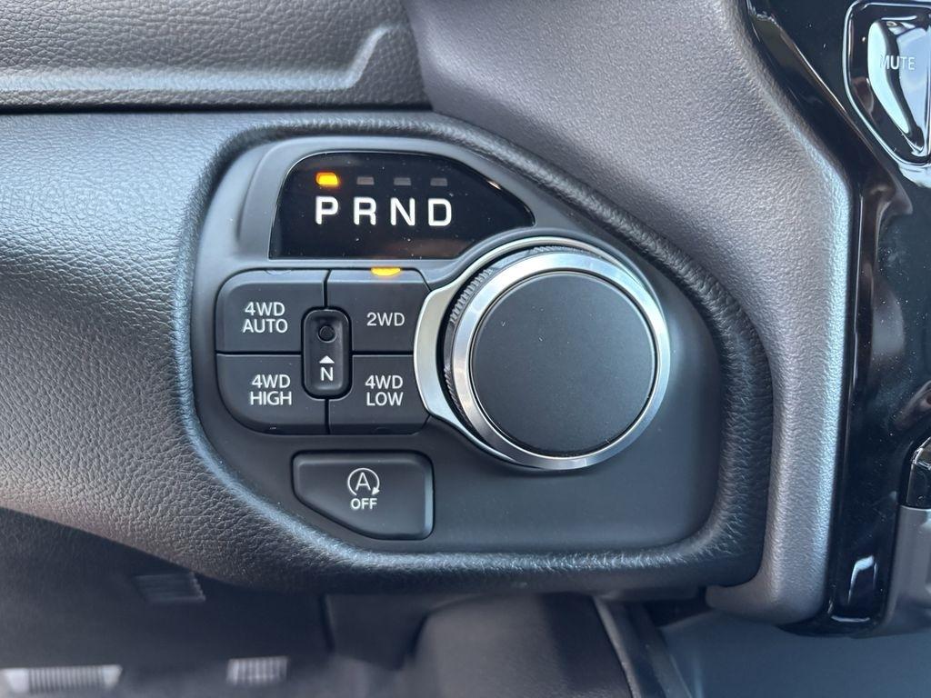 RAM 1500 Big Horn Crew Cab SWB 4WD 2025