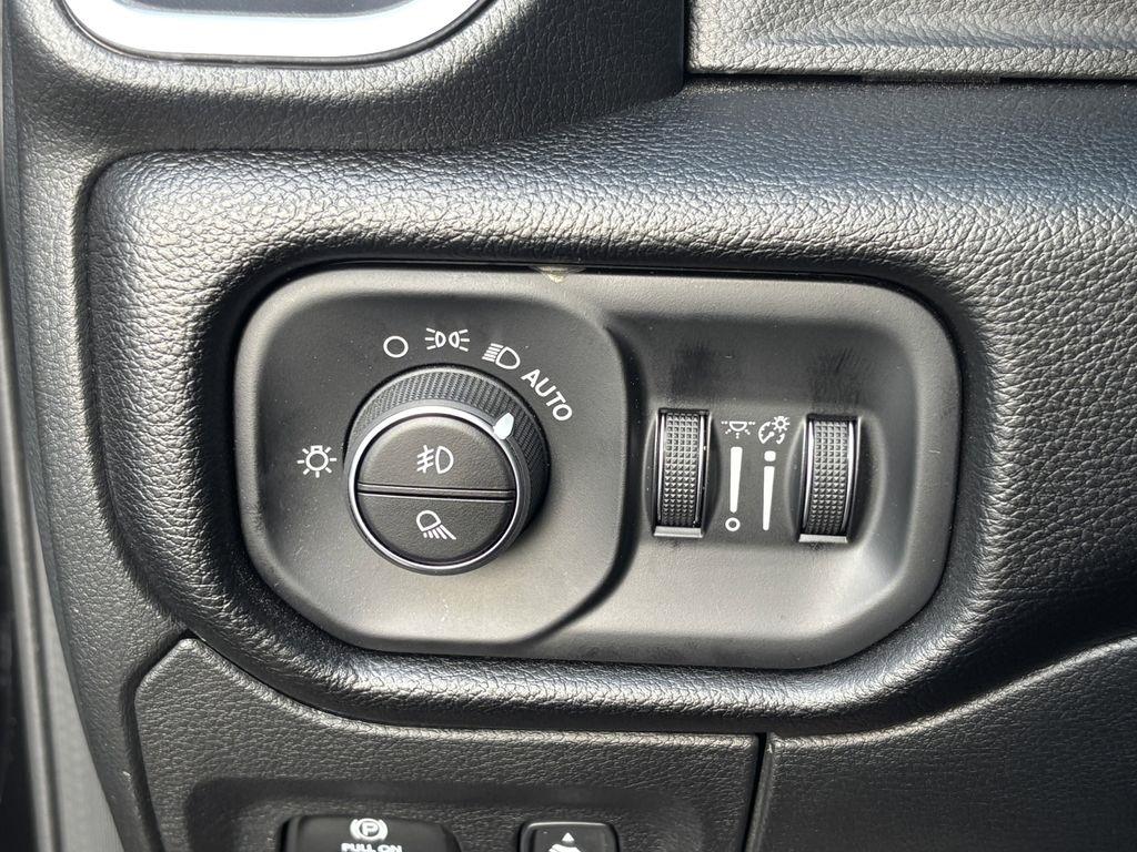 RAM 1500 Big Horn Crew Cab SWB 4WD 2025