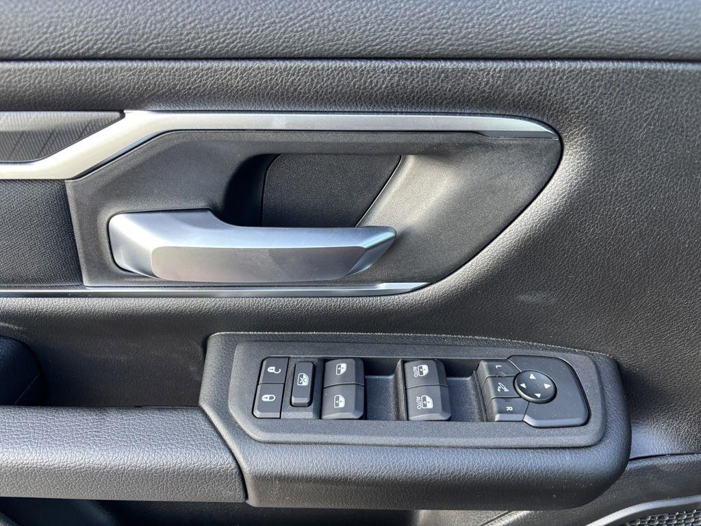 RAM 1500 Big Horn Crew Cab SWB 4WD 2025