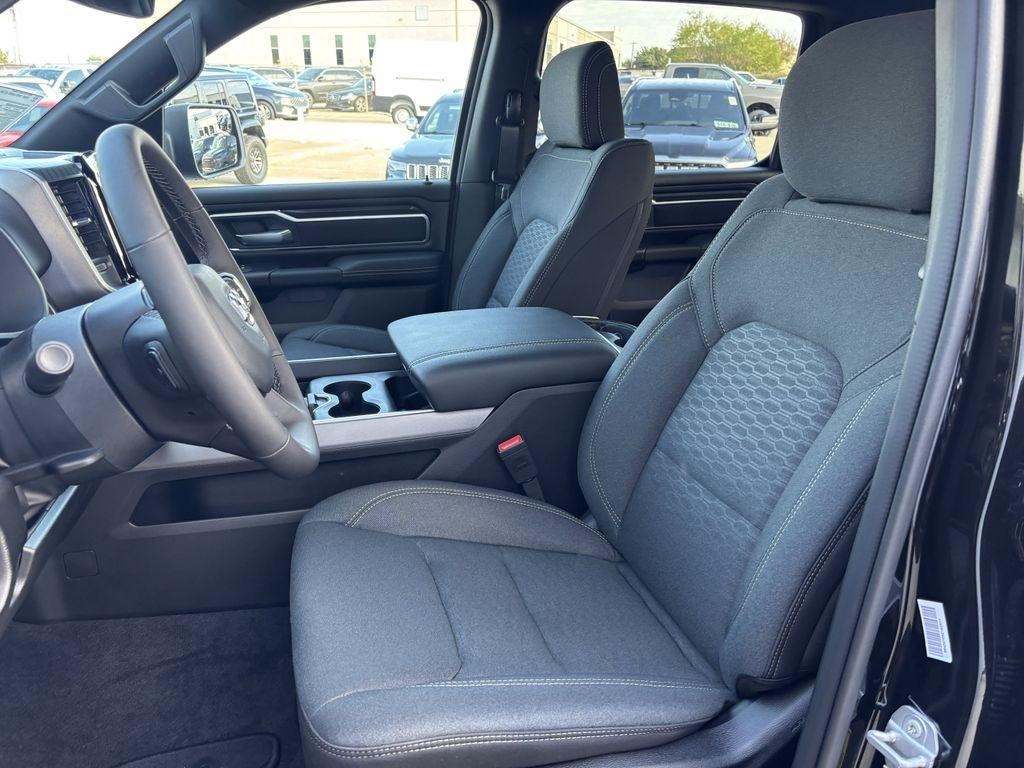 RAM 1500 Big Horn Crew Cab SWB 4WD 2025