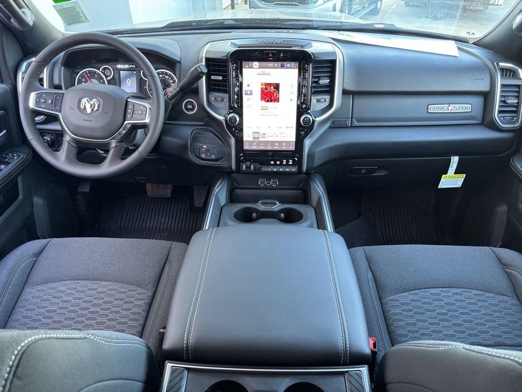 RAM 2500 Big Horn Crew Cab 4WD 2026