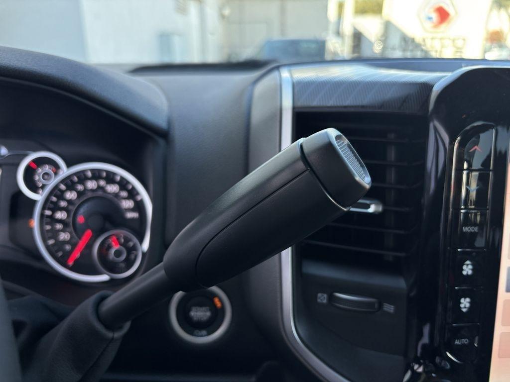 RAM 2500 Big Horn Crew Cab 4WD 2026