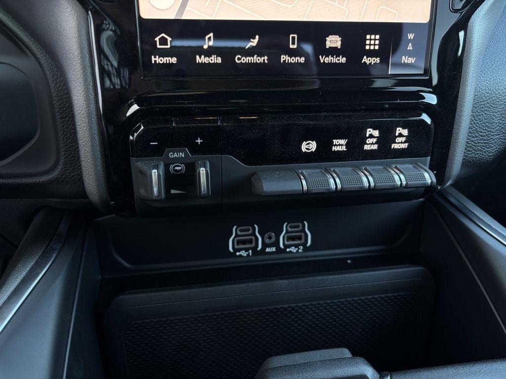 RAM 2500 Big Horn Crew Cab 4WD 2026