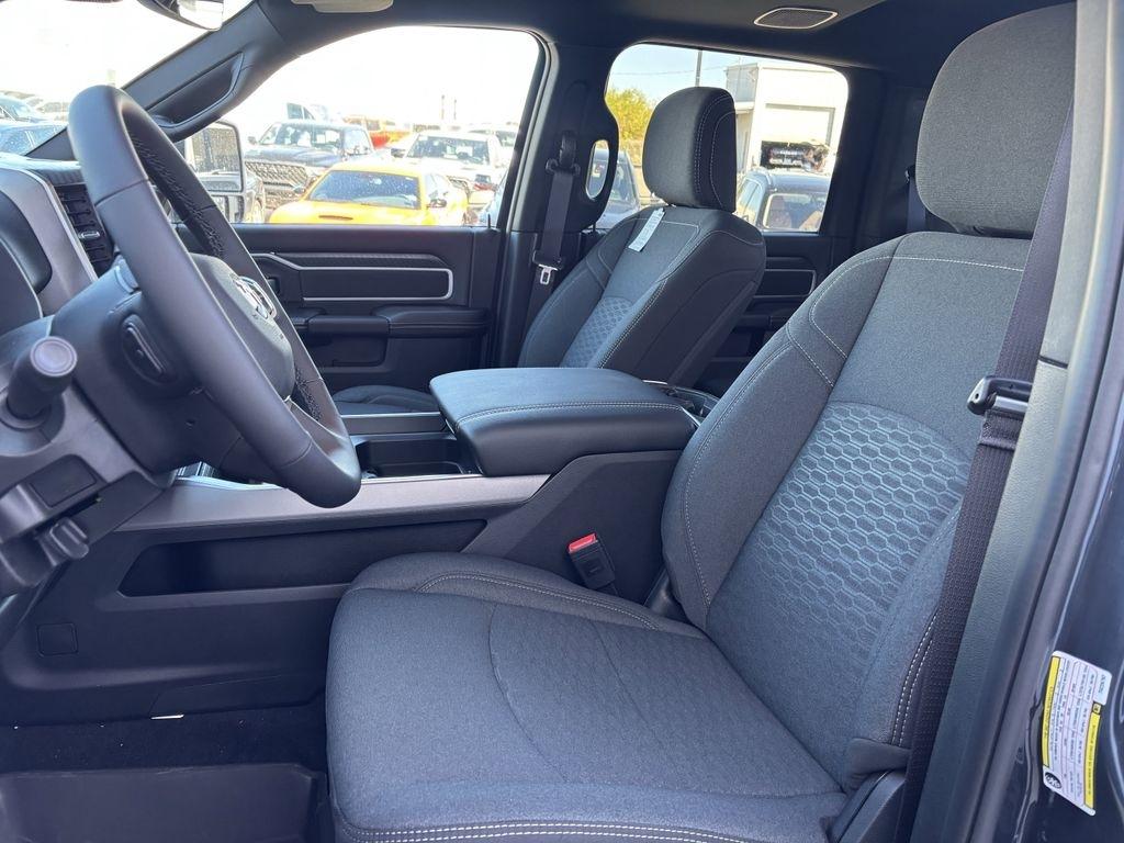 RAM 2500 Big Horn Crew Cab 4WD 2026