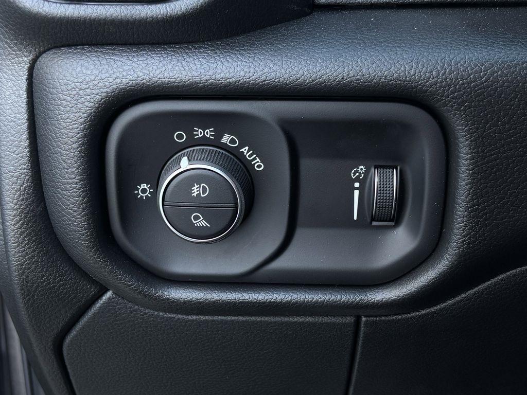 RAM 2500 Tradesman Crew Cab SWB 4WD 2026