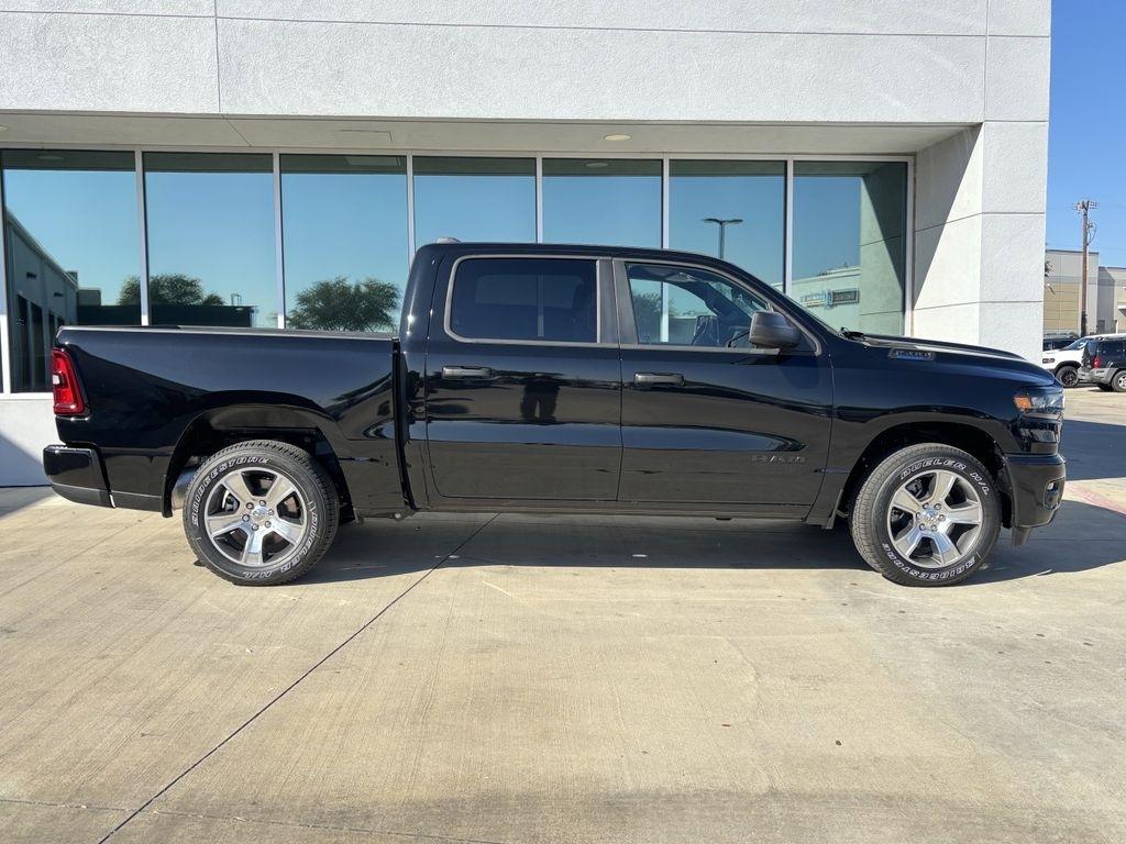 RAM 1500 Tradesman Crew Cab SWB 2WD 2025