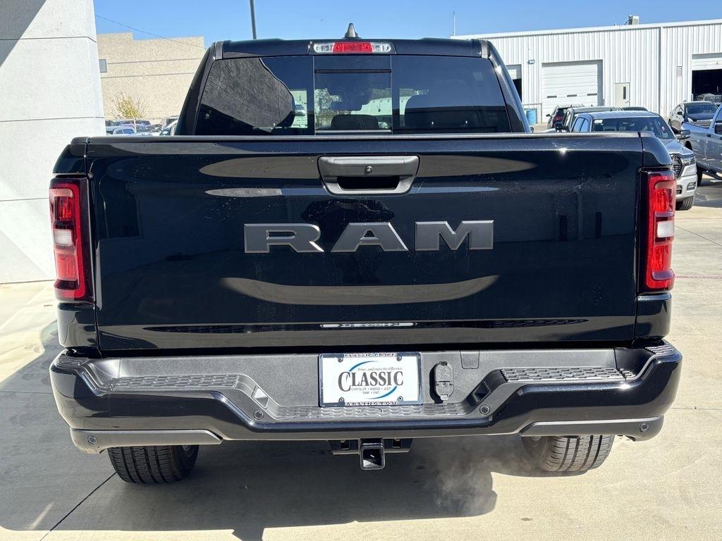 RAM 1500 Tradesman Crew Cab SWB 2WD 2025
