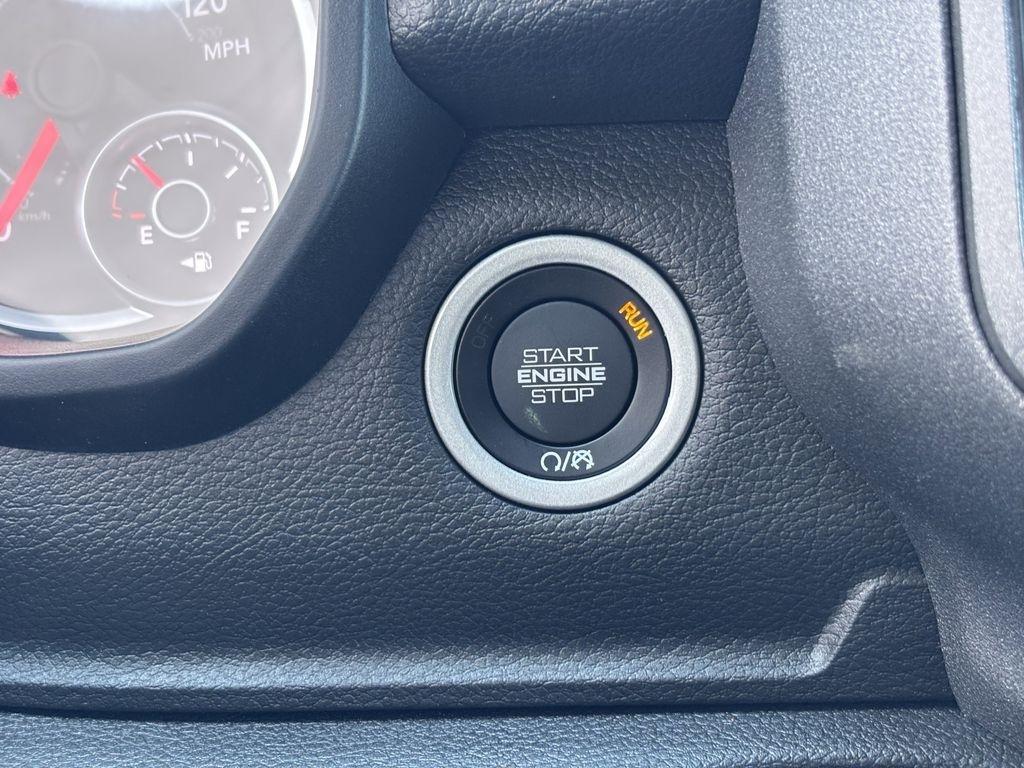 RAM 1500 Tradesman Crew Cab SWB 2WD 2025