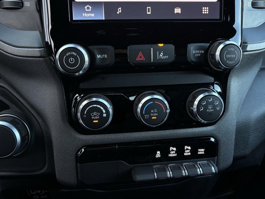 RAM 1500 Tradesman Crew Cab SWB 2WD 2025