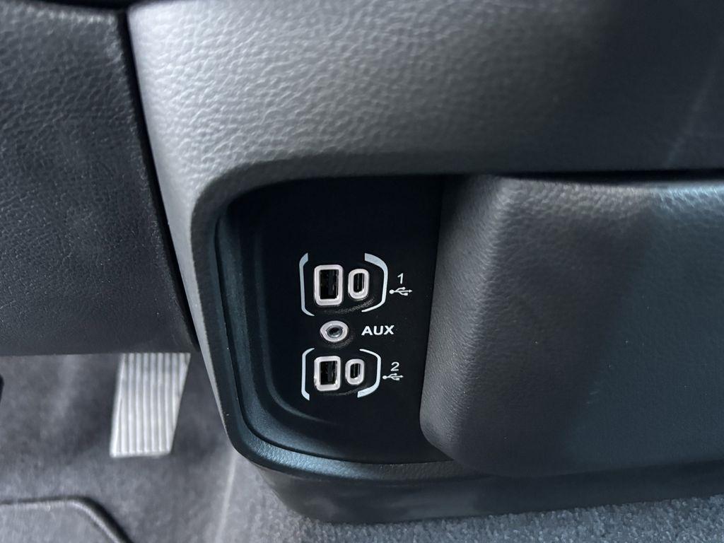 RAM 1500 Tradesman Crew Cab SWB 2WD 2025