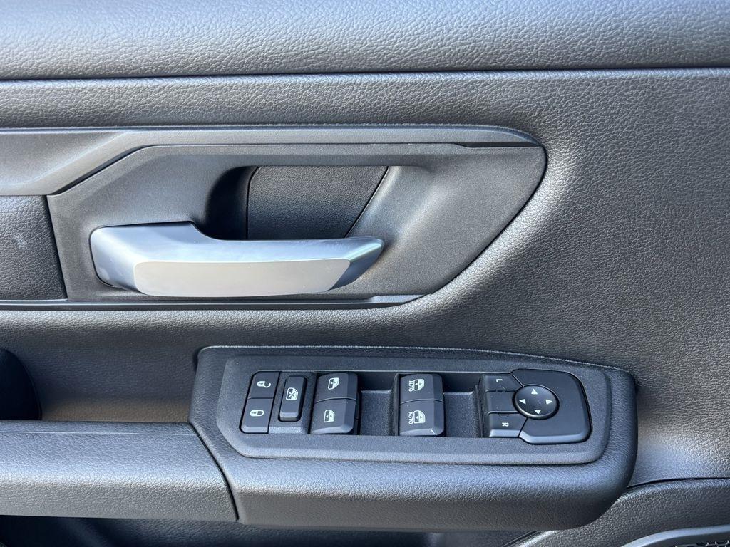 RAM 1500 Tradesman Crew Cab SWB 2WD 2025