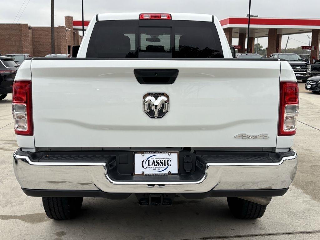 RAM 3500 Tradesman Crew Cab 4WD 2024