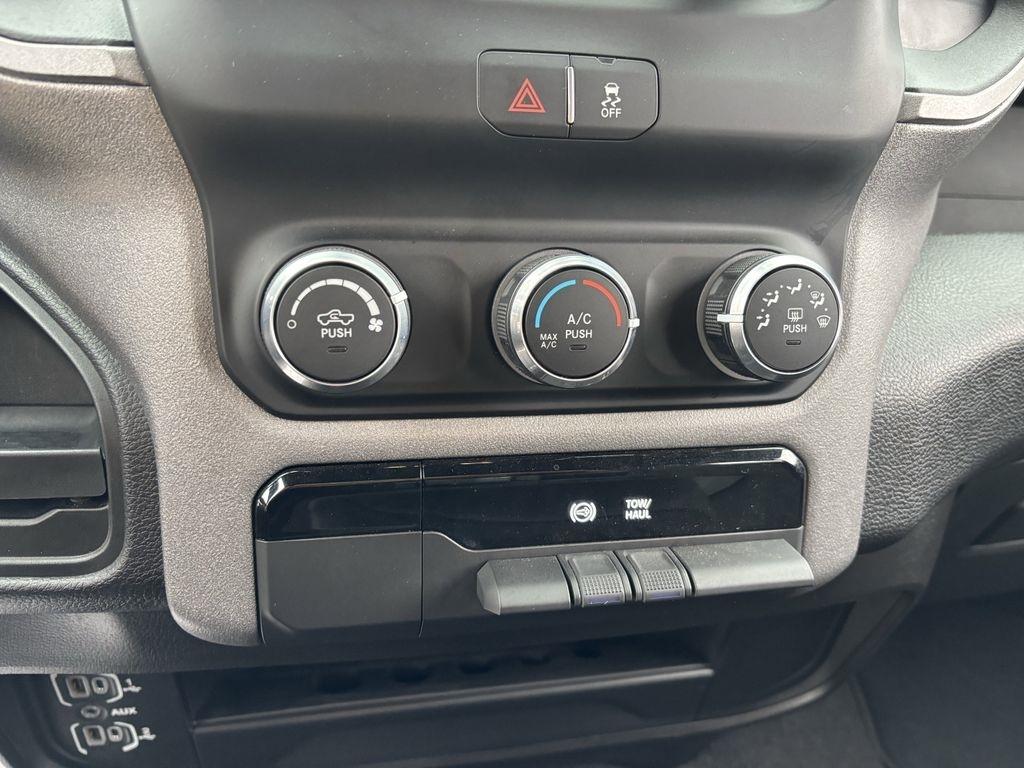 RAM 3500 Tradesman Crew Cab 4WD 2024